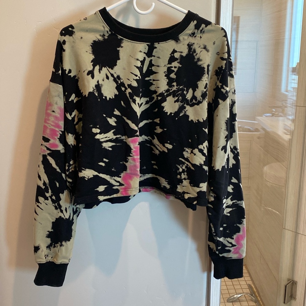 NOLI CROPPED TIE DIE SWEATSHIRT SIZE M